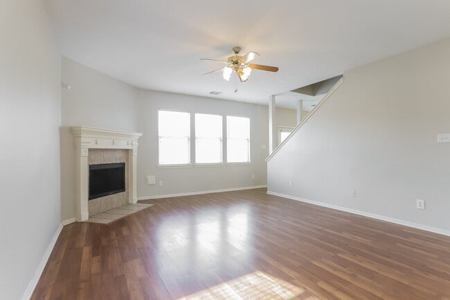 Building Photo - 3606 Evergreen Square Tr