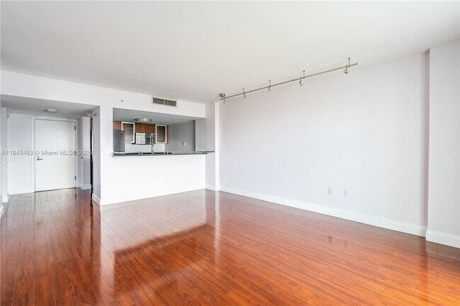 Building Photo - 1800 N Bayshore Dr