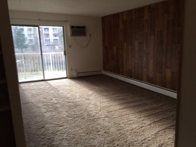 Building Photo - 1150 Golden Cir