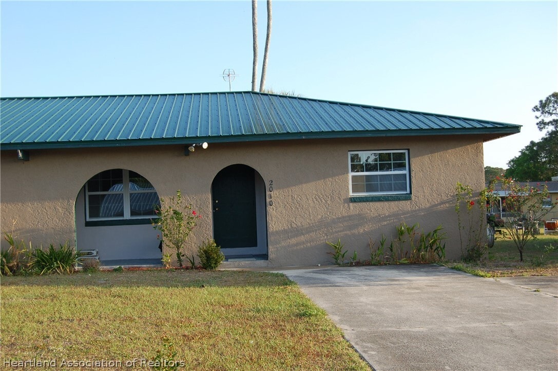 2010 Theodore St, Sebring, FL 33872 Townhome Rentals in Sebring FL