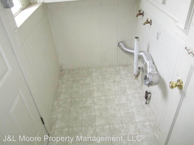 Foto del edificio - 1 br, 1 bath Apartment - 225 N. Holly St
