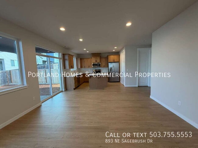 Foto del edificio - 893 NE Sagebrush Dr