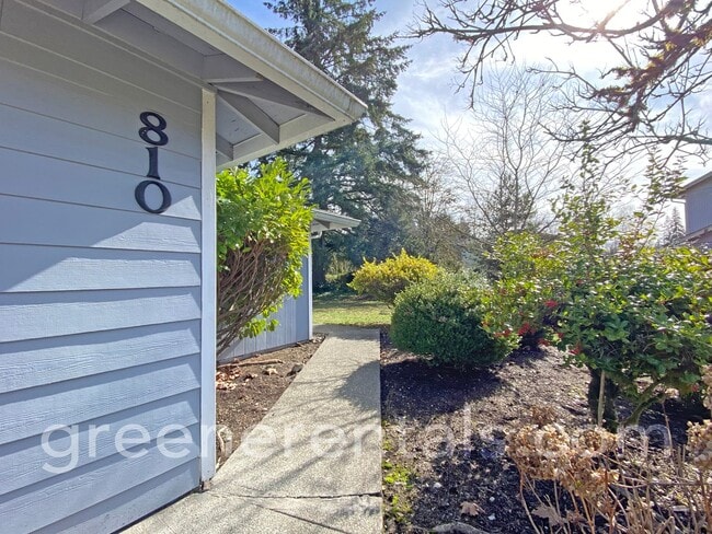 Building Photo - 2BR 1BA Duplex in Desired West Olympia Loc...