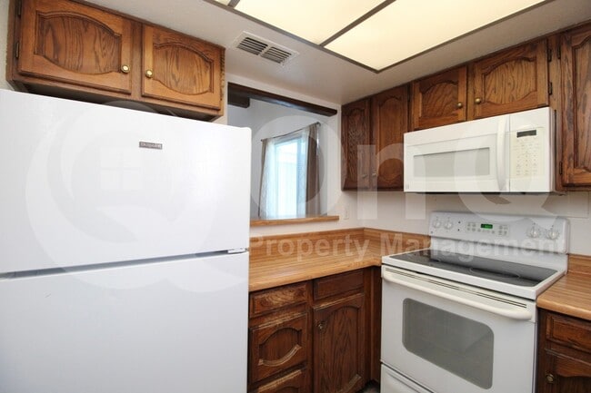 Building Photo - 406 E Linda Ln