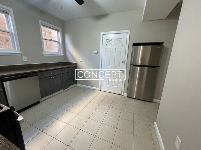 Building Photo - 68 Bellevue St