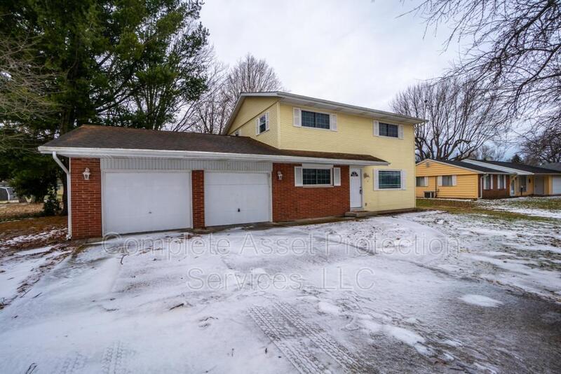 313 E Holley Dr, Kentland, IN 47951 House Rental in Kentland, IN