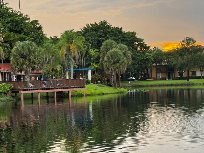 Foto del edificio - 10717 Cleary Blvd