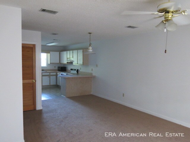 Building Photo - Washer & Dryer Hookup!