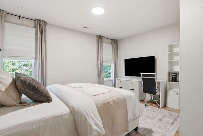 Foto del edificio - 2200 Mountain Mist Ct