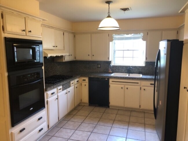 Foto del edificio - 3608 N Independence Ave