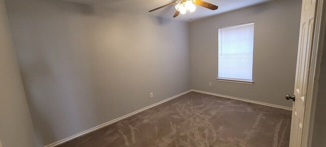 Building Photo - 518 Leuty Ave