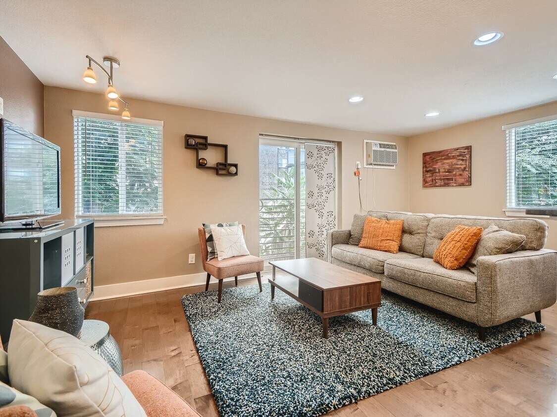 Foto principal - 120 S Pennsylvania St