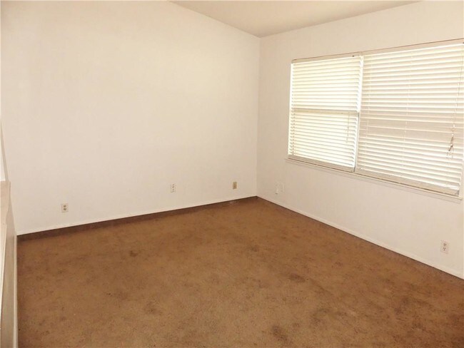 Building Photo - 472 Clearfield Dr