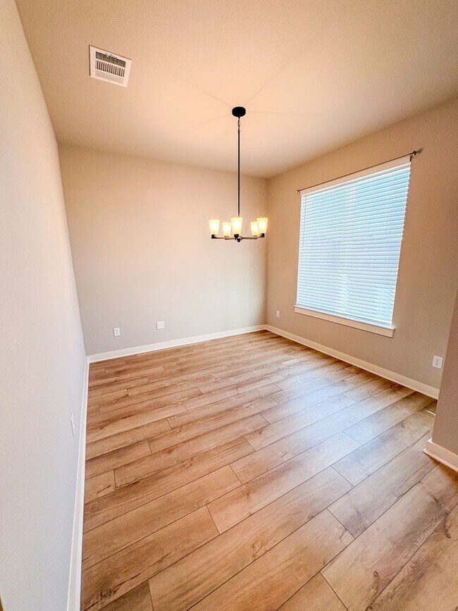 Foto del edificio - 4241 Centerfire Rd