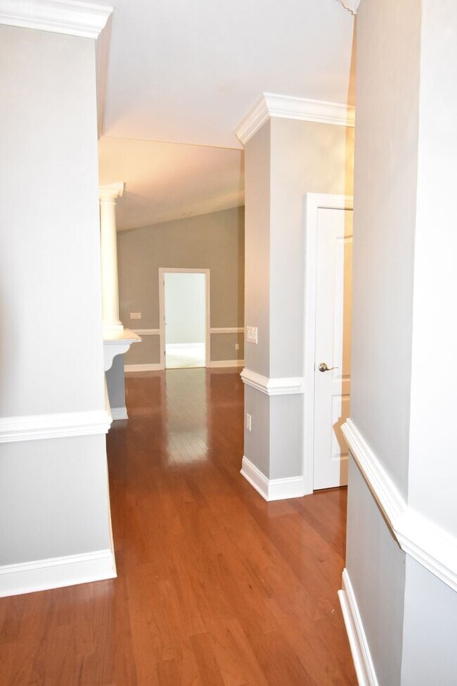 Building Photo - 3 Bedroom and 1.5 Bath Condo- Bradford Place at Buckhead