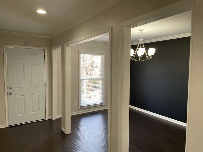 Building Photo - Townhome 3x2.5 For Rent