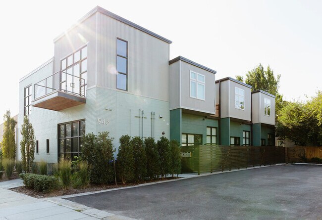 Foto del edificio - 945 Woodrow Ave