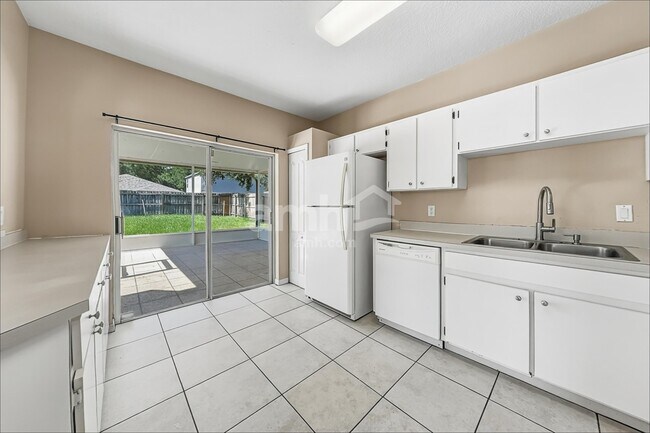 Foto del edificio - 1626 Mosaic Forest Dr