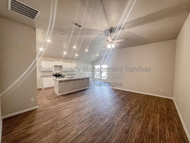 Foto del edificio - 2101 N Avenue L
