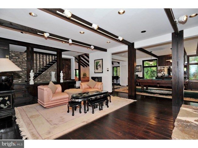 Building Photo - 116 Oakwood Ln