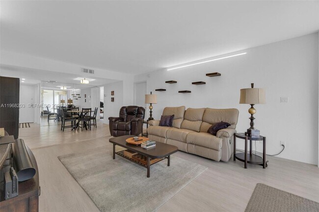 Foto del edificio - 16300 Golf Club Rd