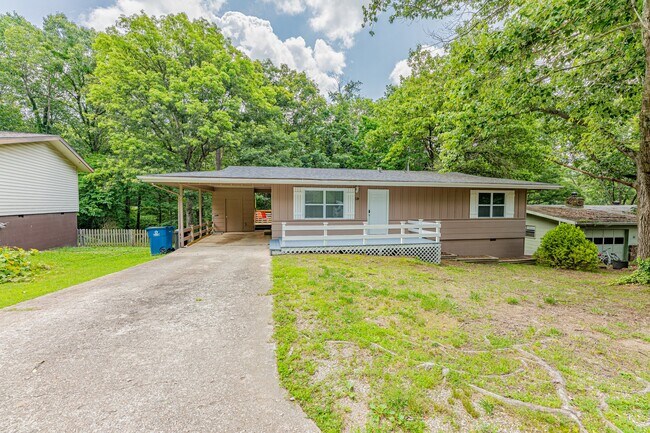 Building Photo - 19 Evesham Ln