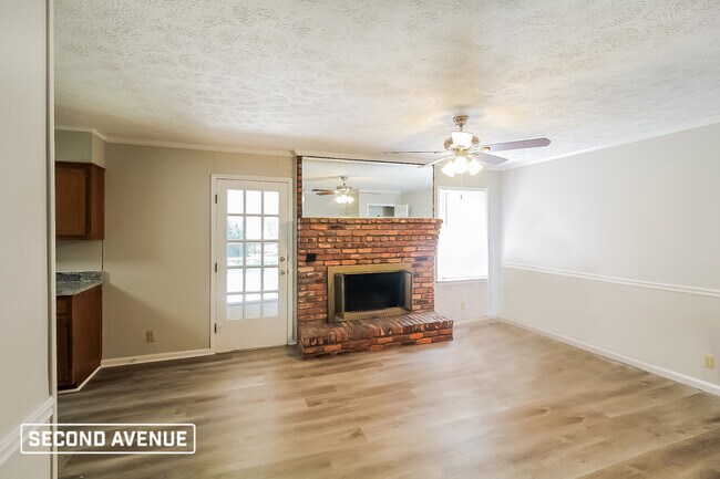 Building Photo - 721 Bluebird Dr SE