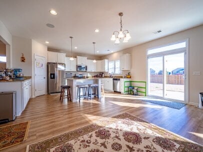 Building Photo - HUGE Owner's Suite!
