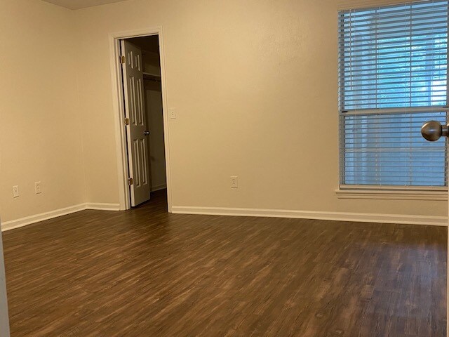 Foto del edificio - 801 Jamestown Ct