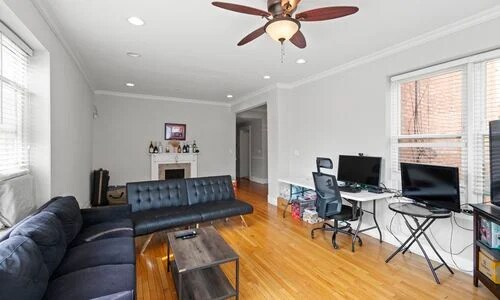 Foto del edificio - 433 W Wellington Ave