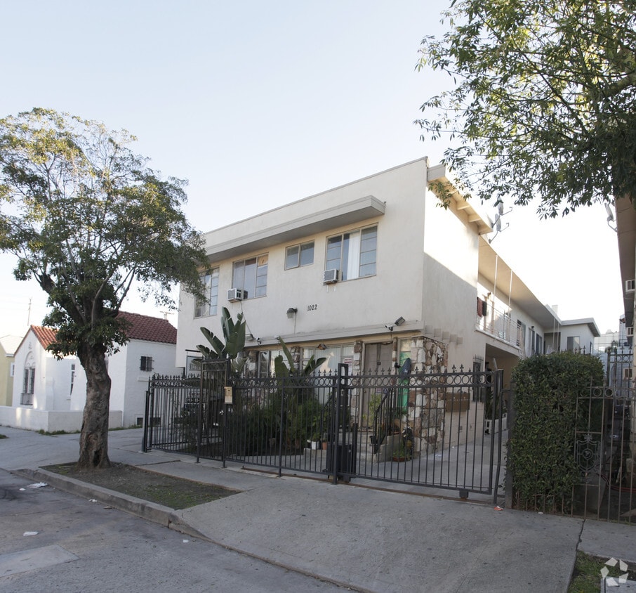 Primary Photo - 1022 Wilcox Ave