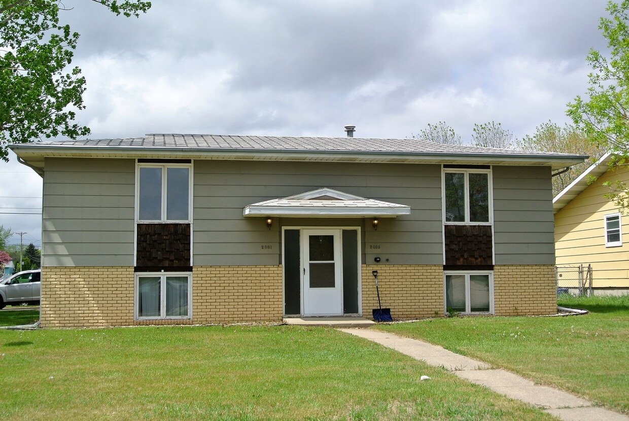 House NW Apartment for Rent in Minot, ND