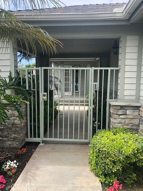 Foto del edificio - 34615 Via Catalina