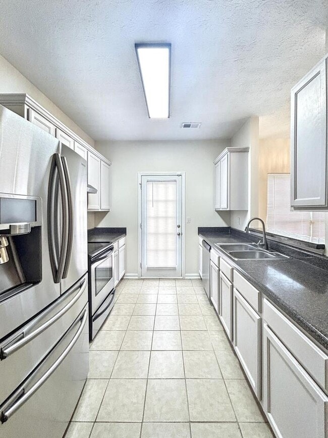 Building Photo - 4159 Park Chase Dr