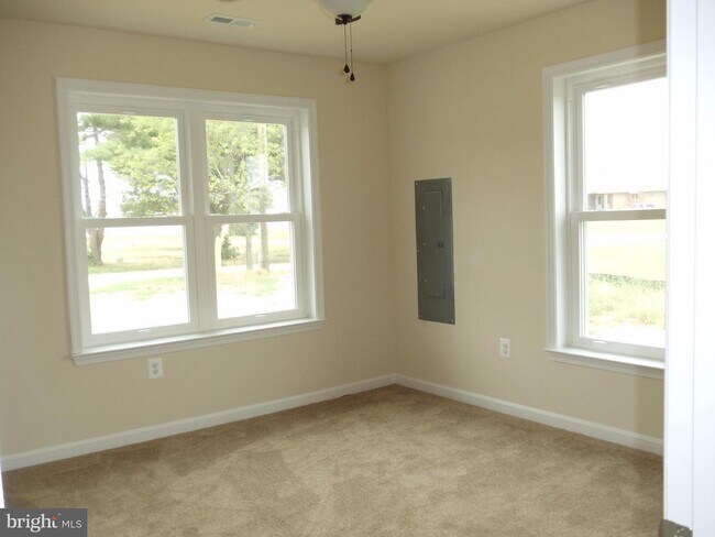 Building Photo - 17945 Wide Bay Way