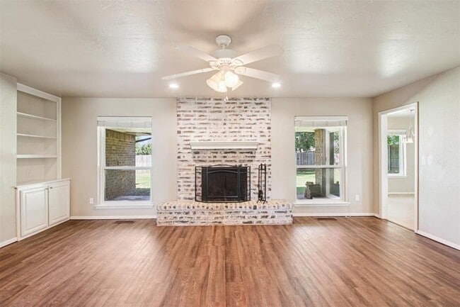 Building Photo - 101 W Vail Dr