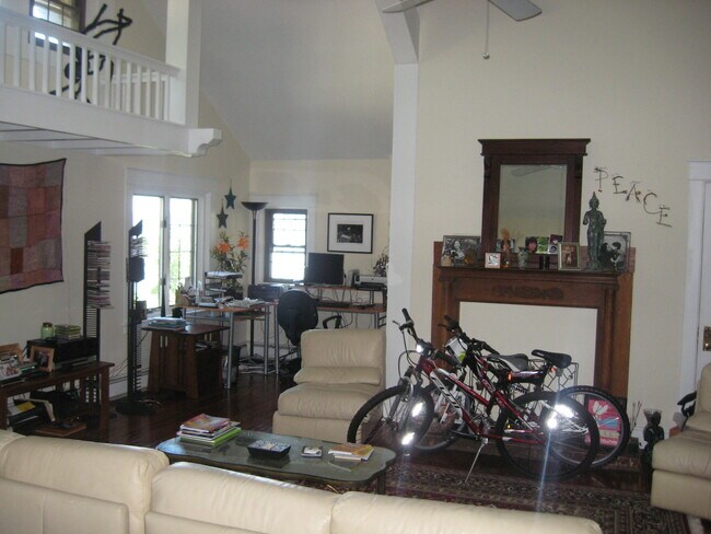 Foto del edificio - 259 River Rd