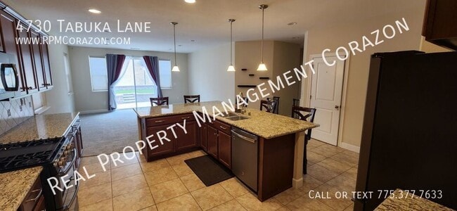 Foto del edificio - Spacious 4 bedroom, 3 car, 1/4 acre lot, R...