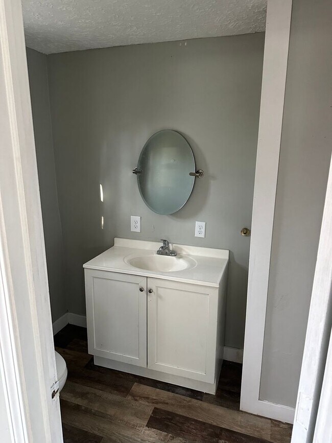 Building Photo - Charming 2BR Duplex in Parchment