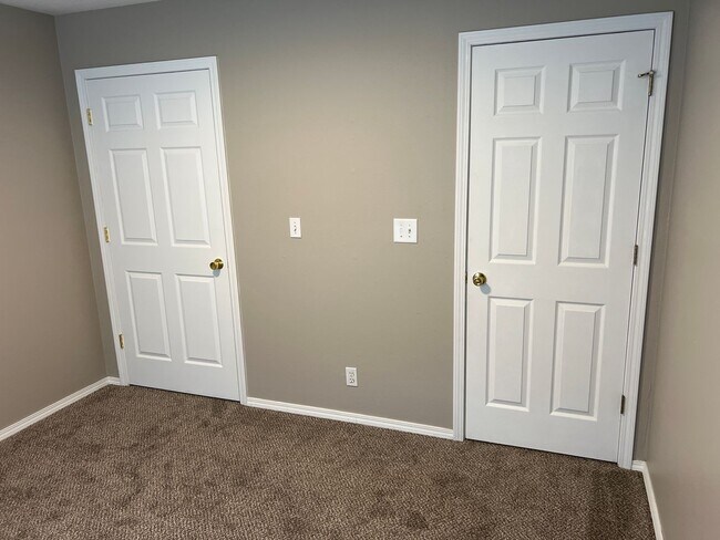 Building Photo - Republic Schools! 3 Bedrooms! 2 Baths! $1395