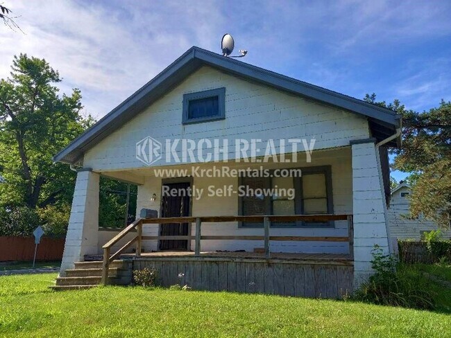 Building Photo - Two Bedroom One Bathroom home in west Tole...