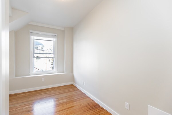 Building Photo - 2363 Van Ness Ave