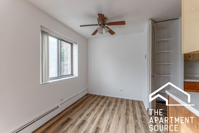 Building Photo - 6250 N Kenmore Ave