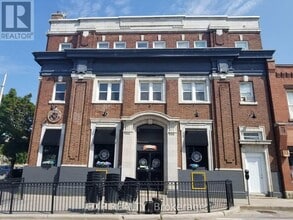 Building Photo - 2 Russell St E