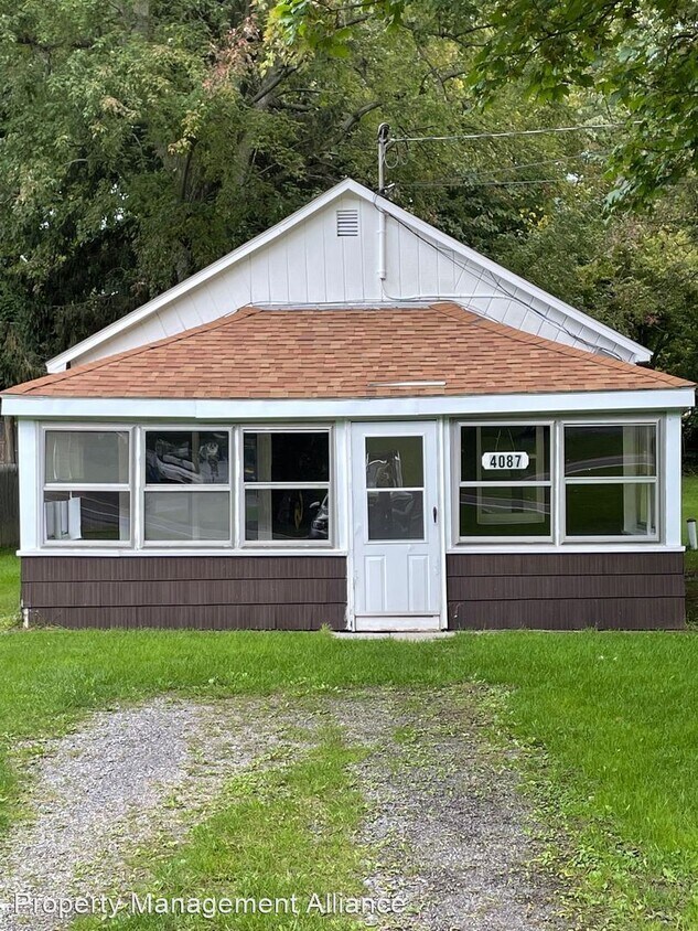 2 br, 1 bath House 4087 Onondaga Blvd House Rental in Camillus, NY