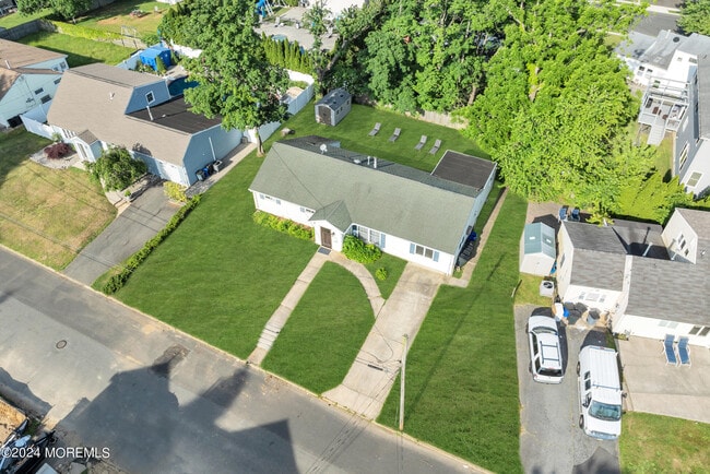 Building Photo - 989 Elizabeth Terrace
