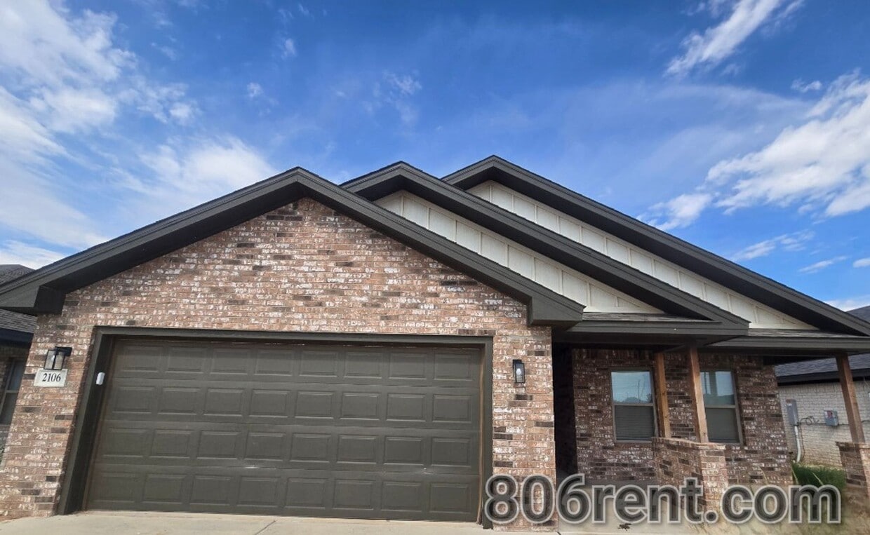 Foto principal - Spacious 3/2/2 Home with Modern Finishes a...