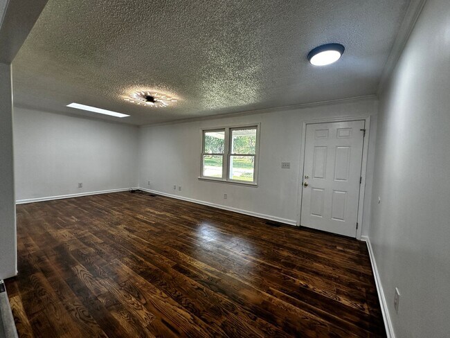 Foto del edificio - Spacious Four Bedroom
