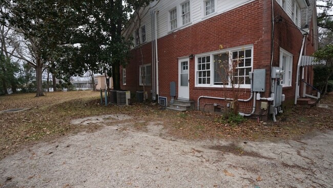 Building Photo - 14 Tallman St