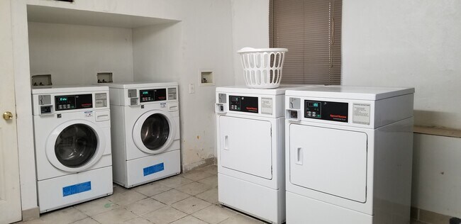 Building Photo - 214 N Hoover St